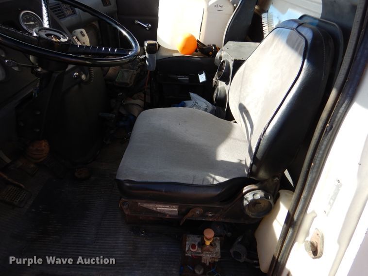 image for item DJ7565 1989 Ford LN8000  water truck