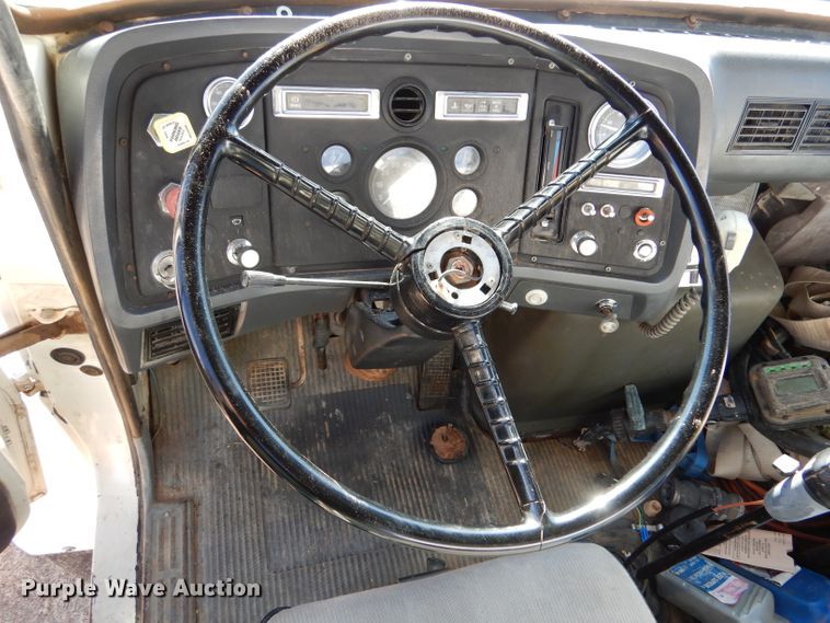 image for item DJ7565 1989 Ford LN8000  water truck