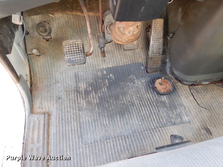 image for item DJ7565 1989 Ford LN8000  water truck