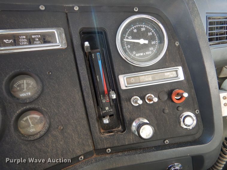 image for item DJ7565 1989 Ford LN8000  water truck