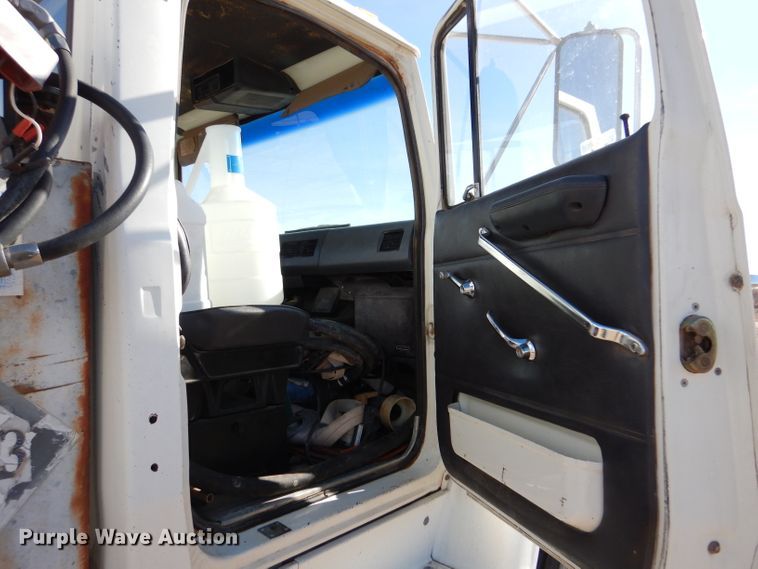 image for item DJ7565 1989 Ford LN8000  water truck