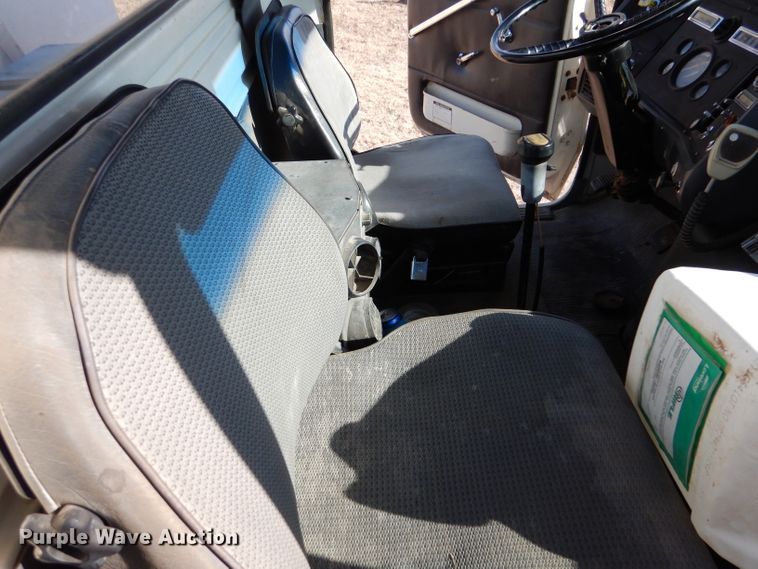 image for item DJ7565 1989 Ford LN8000  water truck