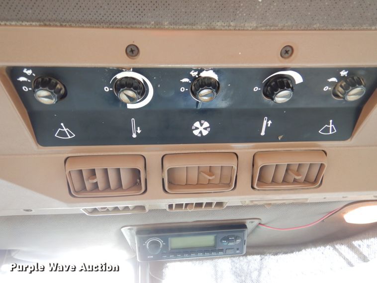 image for item DL1249 1988 John Deere 4650  tractor