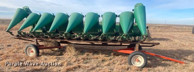 image for item DL1258 1996 John Deere 893  corn head