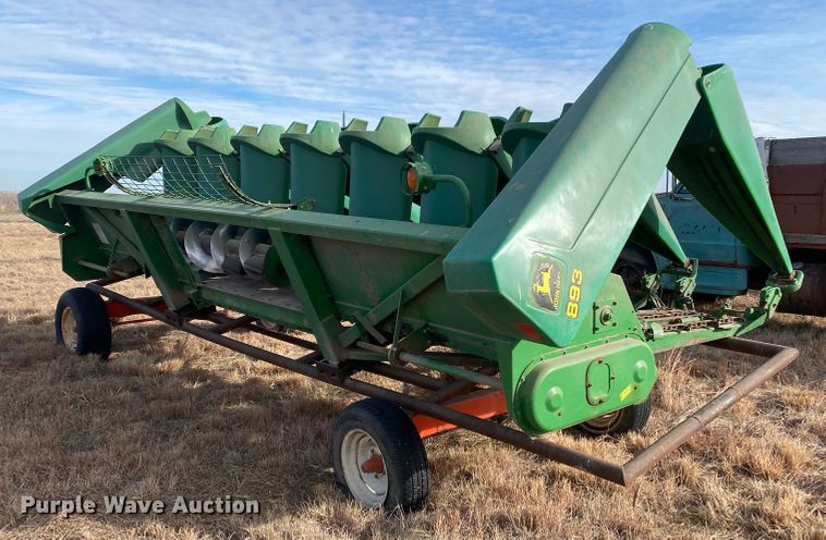 image for item DL1258 1996 John Deere 893  corn head