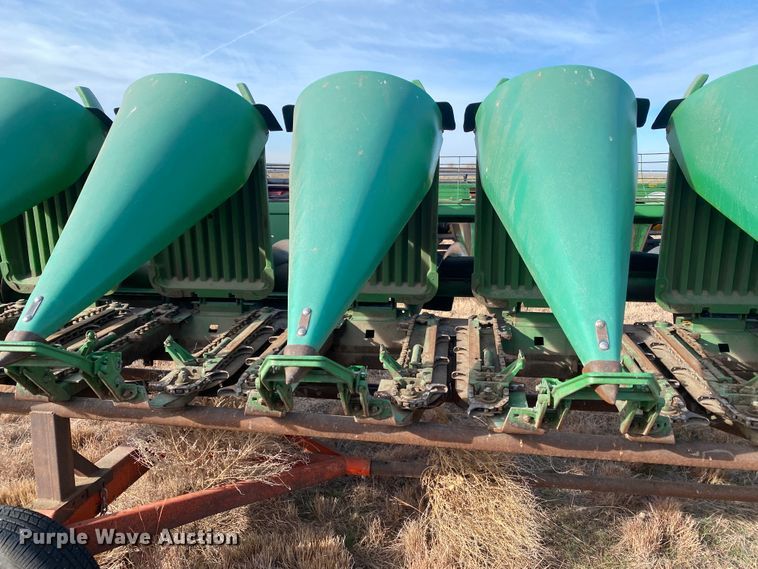 image for item DL1258 1996 John Deere 893  corn head