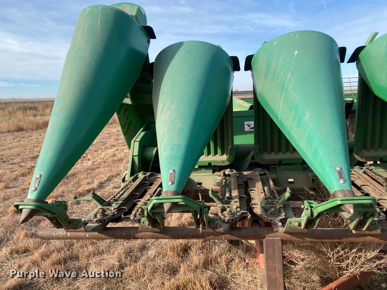 image for item DL1258 1996 John Deere 893  corn head