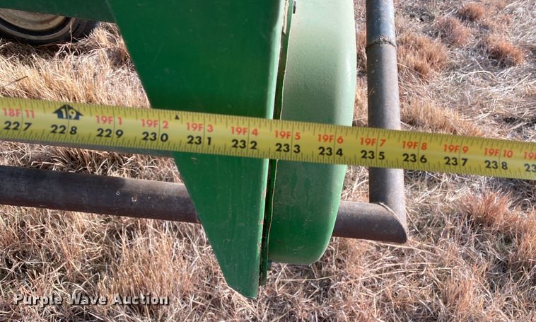 image for item DL1258 1996 John Deere 893  corn head