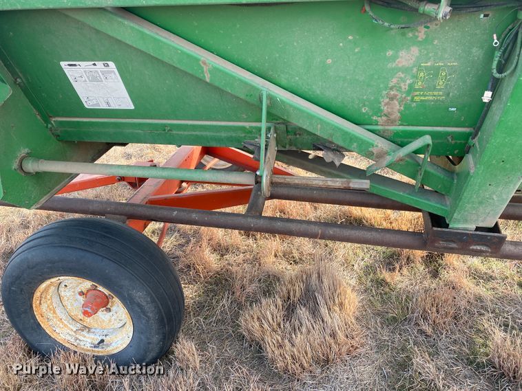 image for item DL1258 1996 John Deere 893  corn head