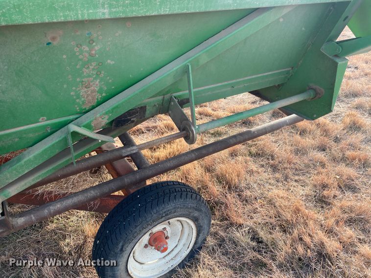 image for item DL1258 1996 John Deere 893  corn head