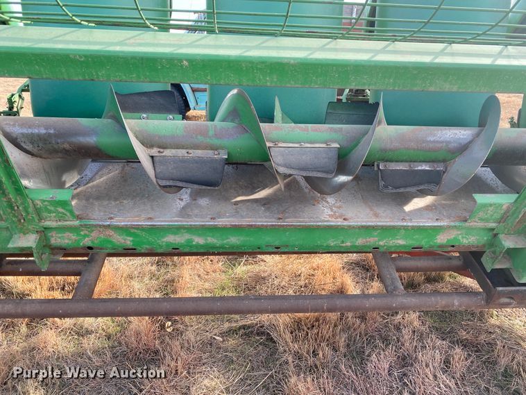 image for item DL1258 1996 John Deere 893  corn head