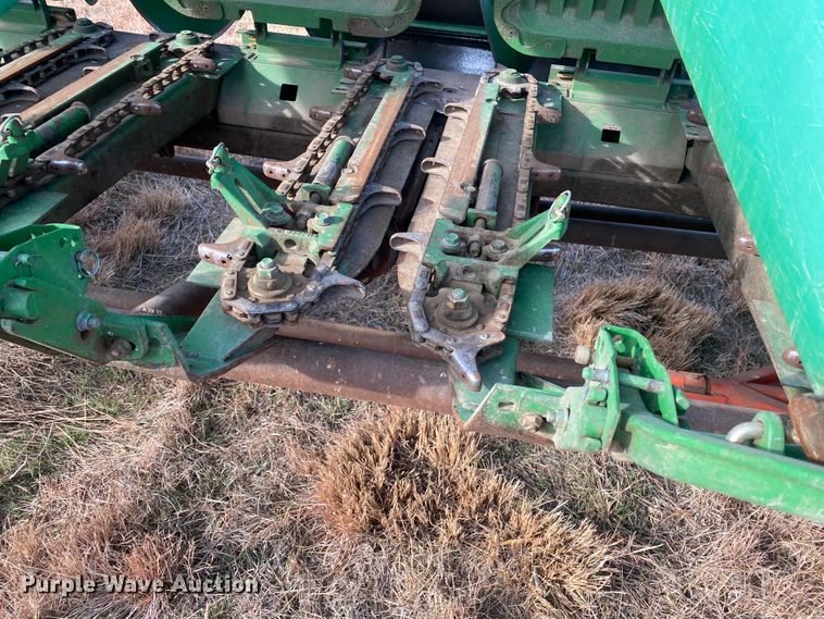 image for item DL1258 1996 John Deere 893  corn head