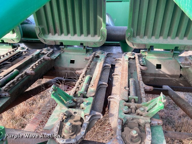 image for item DL1258 1996 John Deere 893  corn head