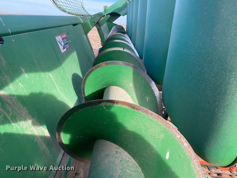 image for item DL1258 1996 John Deere 893  corn head