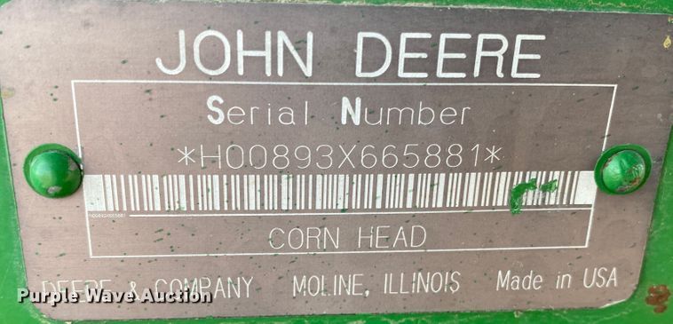 image for item DL1258 1996 John Deere 893  corn head