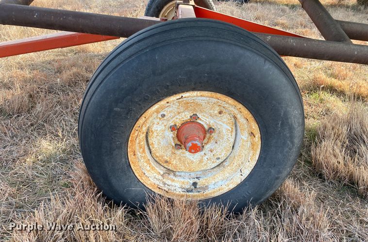 image for item DL1258 1996 John Deere 893  corn head