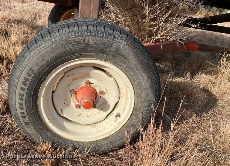 image for item DL1258 1996 John Deere 893  corn head