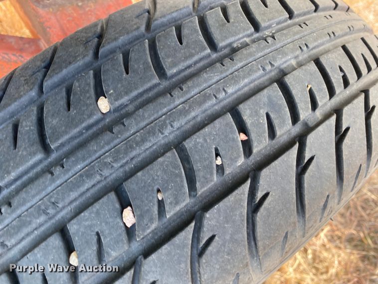 image for item DL1258 1996 John Deere 893  corn head