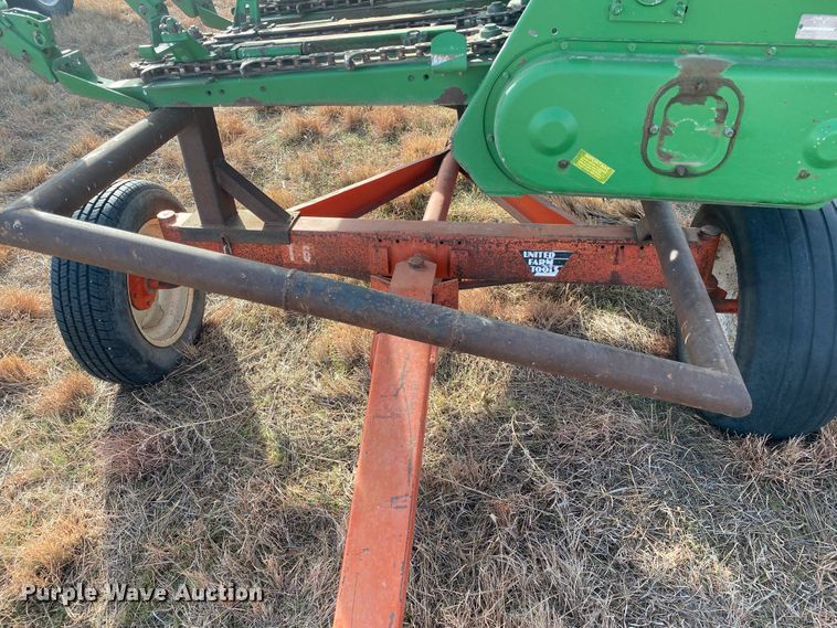 image for item DL1258 1996 John Deere 893  corn head