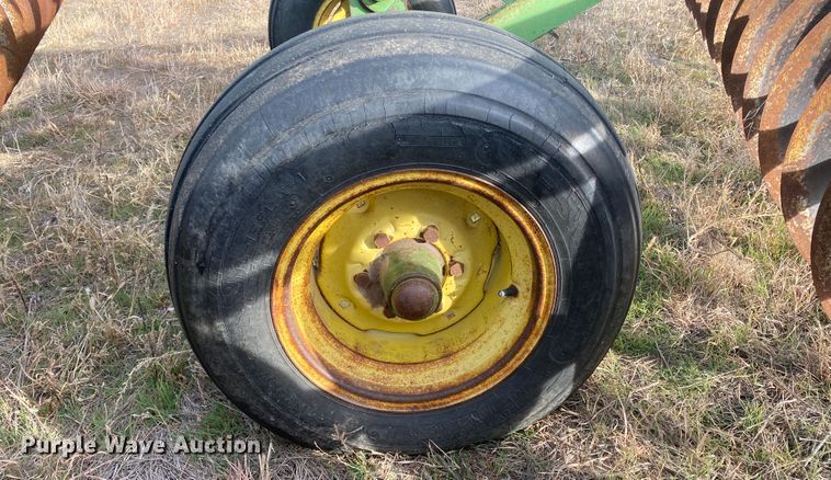 image for item DL1262 John Deere  off-set disk