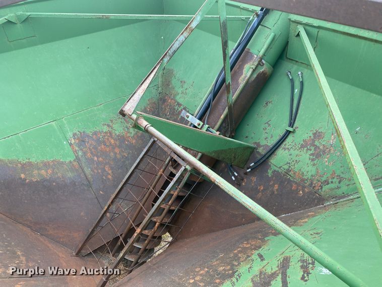 image for item DL1264 Brent 420  grain cart