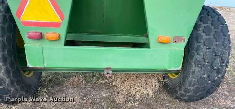 image for item DL1264 Brent 420  grain cart