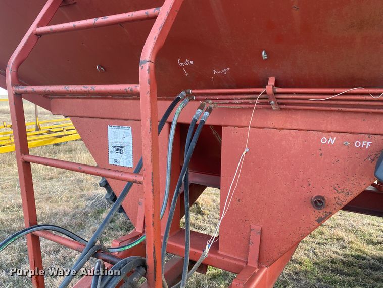 image for item DL1265 Brent 610  grain cart