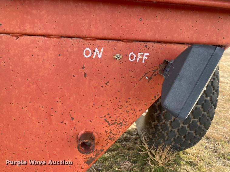 image for item DL1265 Brent 610  grain cart