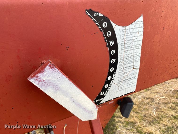 image for item DL1265 Brent 610  grain cart