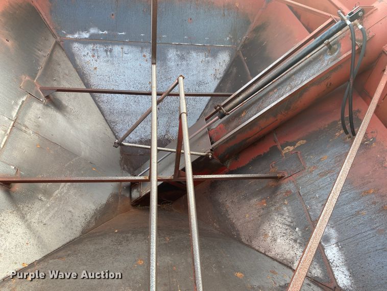 image for item DL1265 Brent 610  grain cart