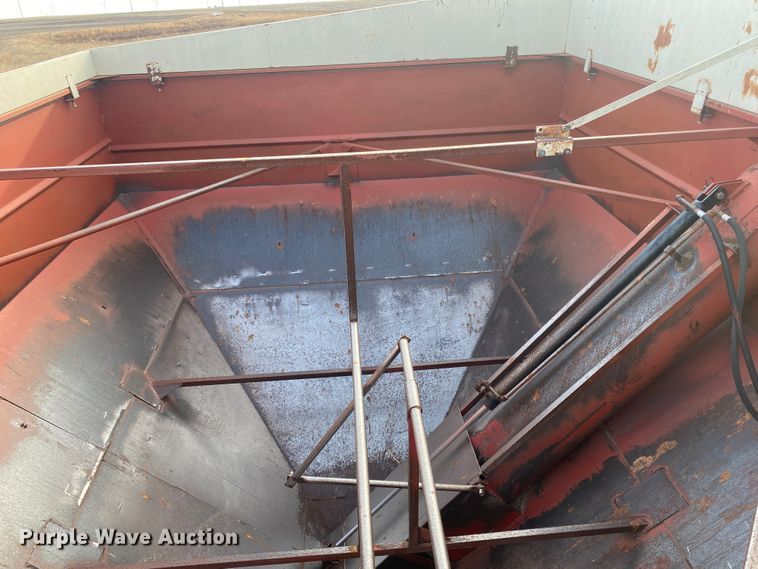 image for item DL1265 Brent 610  grain cart