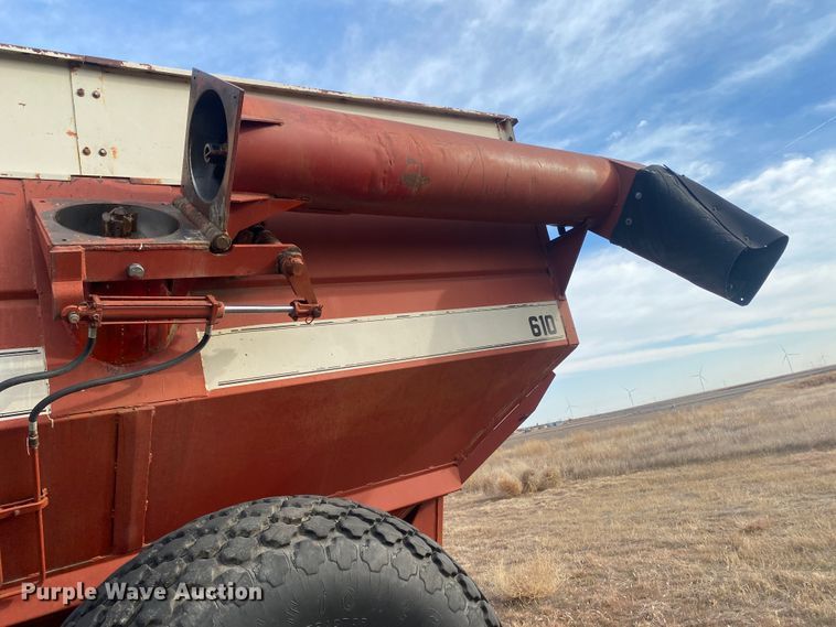 image for item DL1265 Brent 610  grain cart