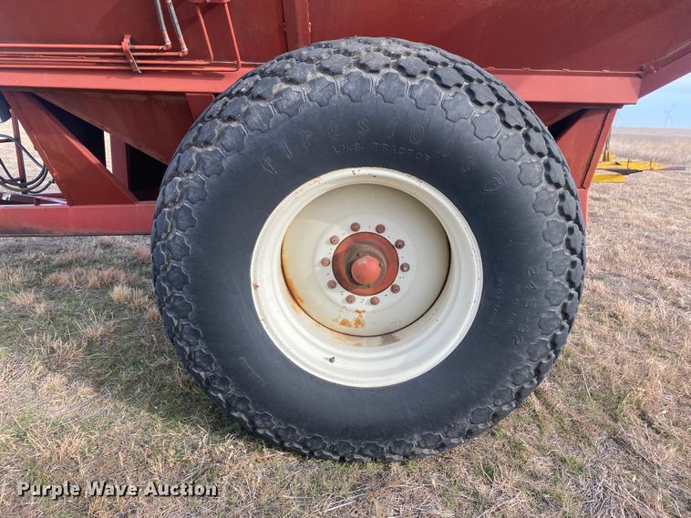 image for item DL1265 Brent 610  grain cart