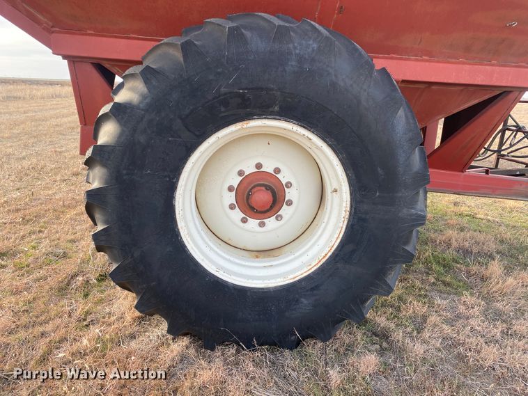 image for item DL1265 Brent 610  grain cart