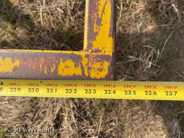 image for item DL1266 Bale mover