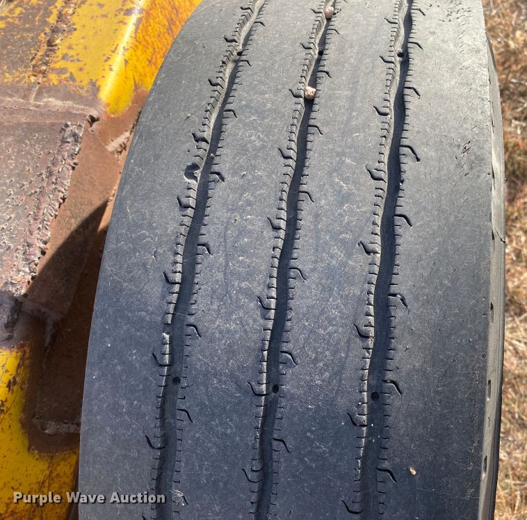 image for item DL1266 Bale mover