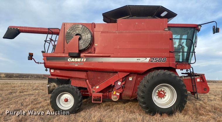 image for item DL1271 2007 Case IH 2588  combine