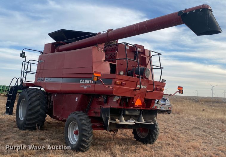 image for item DL1271 2007 Case IH 2588  combine