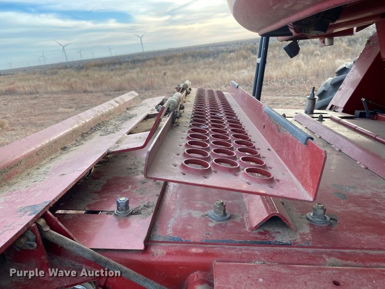 image for item DL1271 2007 Case IH 2588  combine