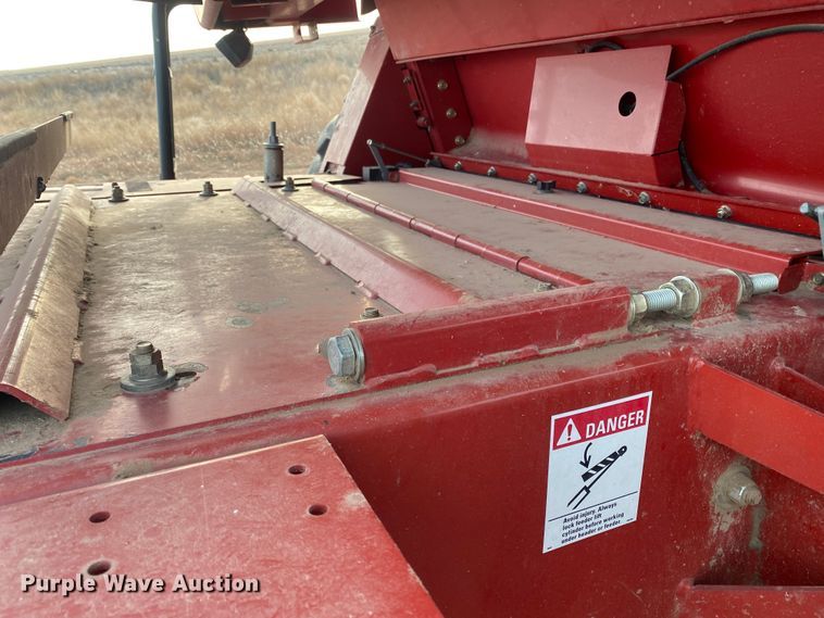 image for item DL1271 2007 Case IH 2588  combine