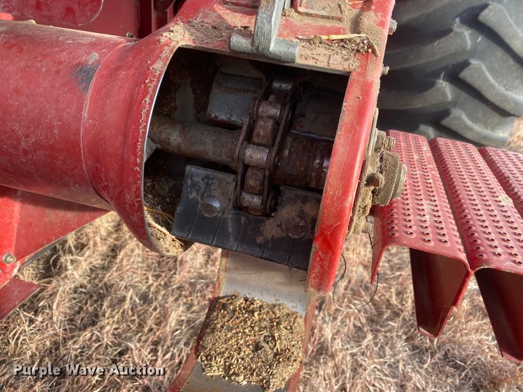 image for item DL1271 2007 Case IH 2588  combine