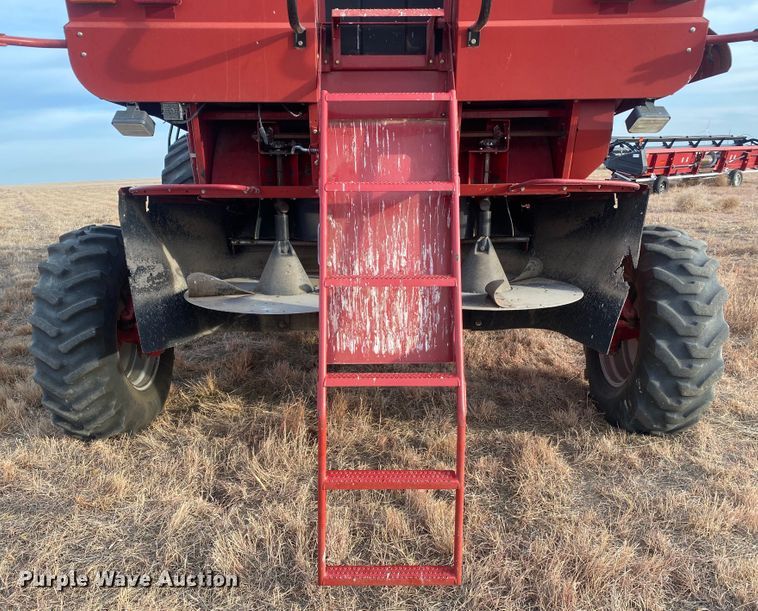 image for item DL1271 2007 Case IH 2588  combine