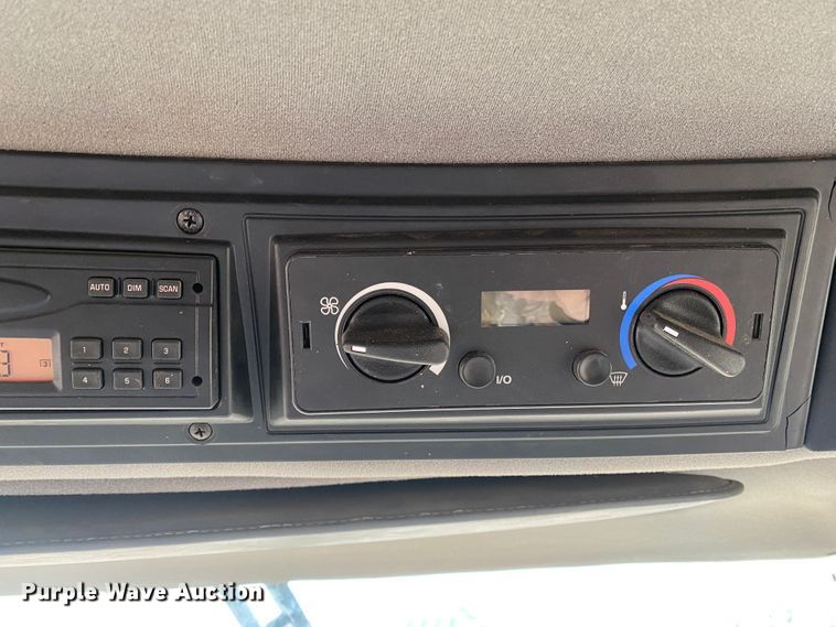 image for item DL1271 2007 Case IH 2588  combine