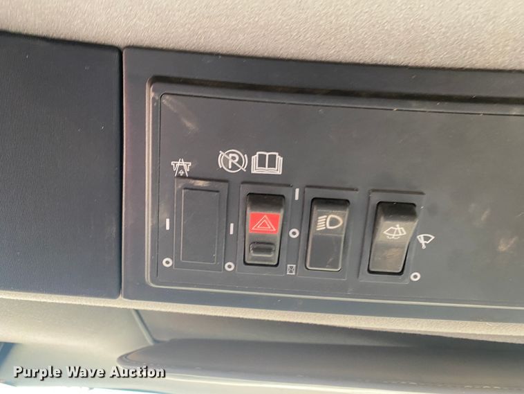 image for item DL1271 2007 Case IH 2588  combine