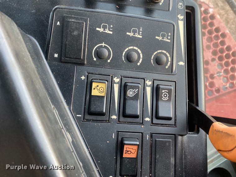 image for item DL1271 2007 Case IH 2588  combine