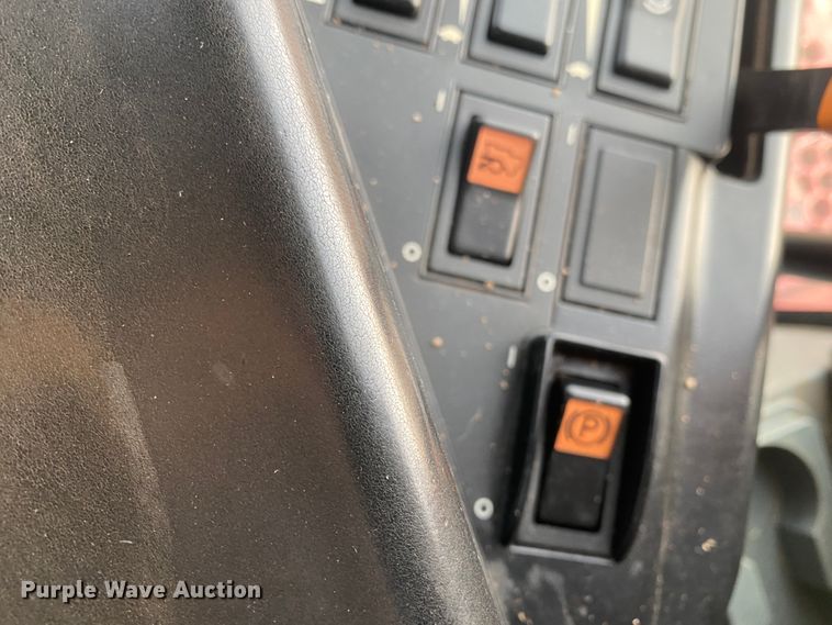 image for item DL1271 2007 Case IH 2588  combine