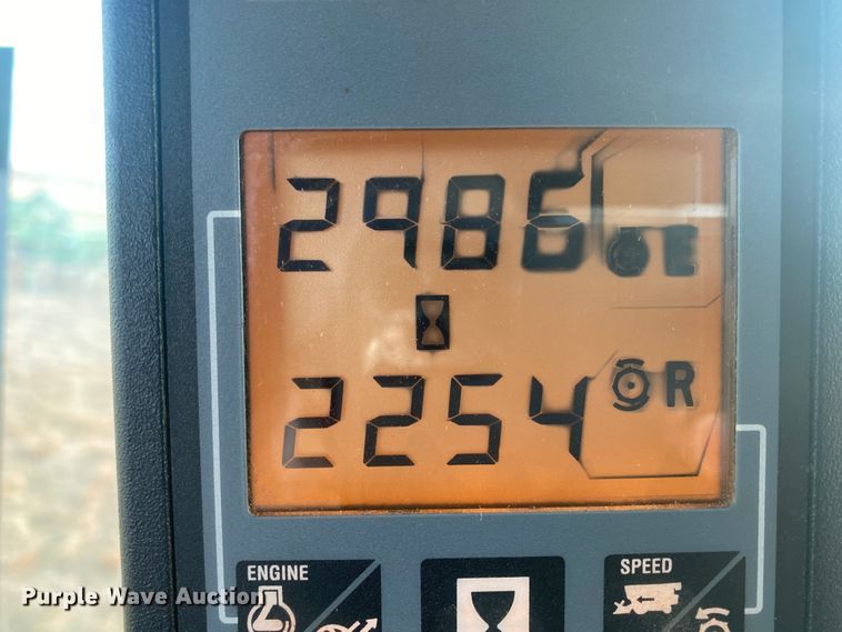 image for item DL1271 2007 Case IH 2588  combine