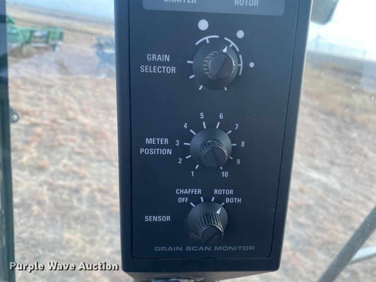 image for item DL1271 2007 Case IH 2588  combine