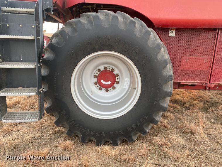 image for item DL1271 2007 Case IH 2588  combine