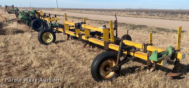image for item DL1279 Row crop cultivator